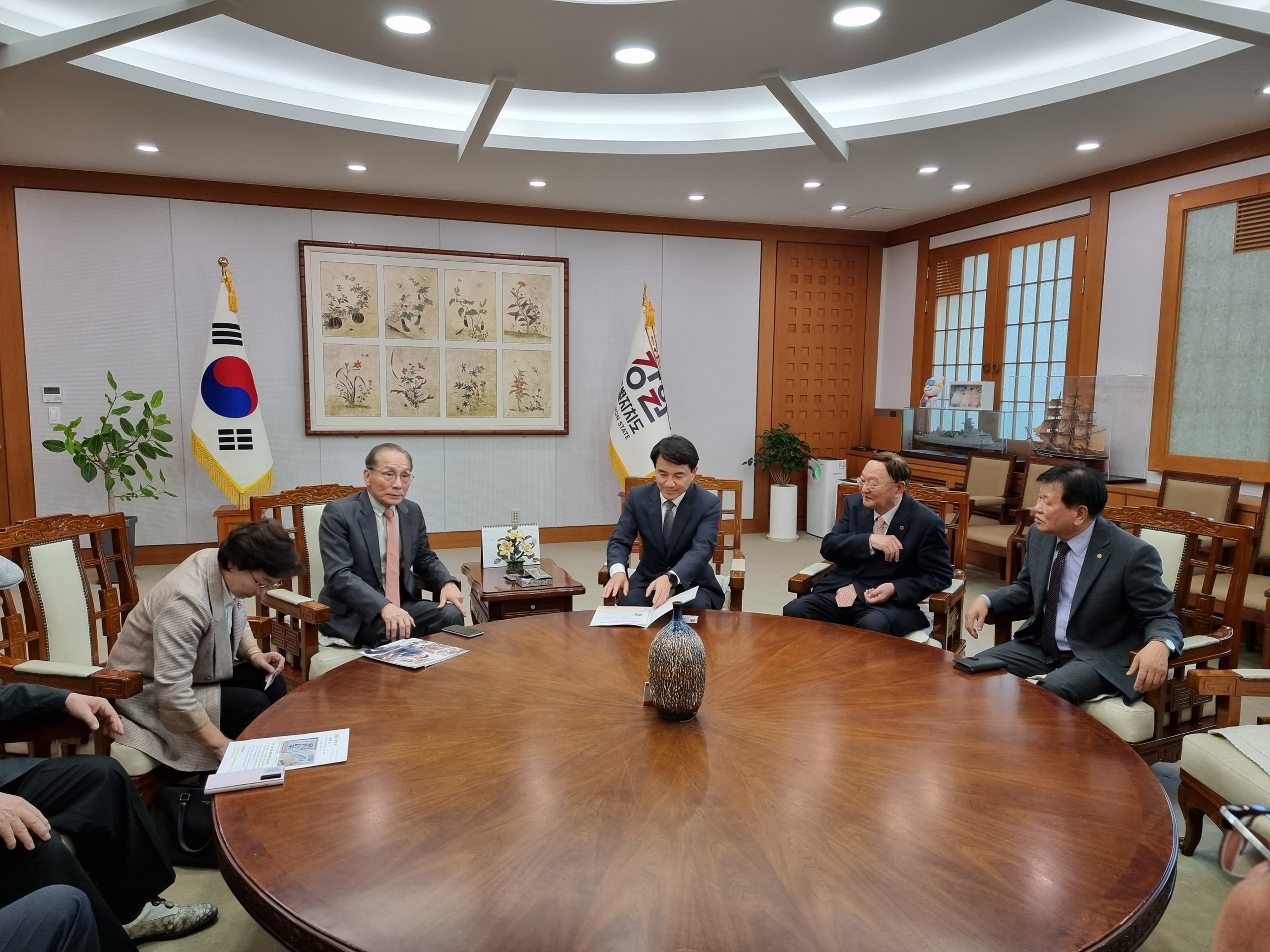 Buổi gặp gỡ Chủ tịch tỉnh Kangwon-do